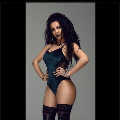 Melek Oezcagan porn star img