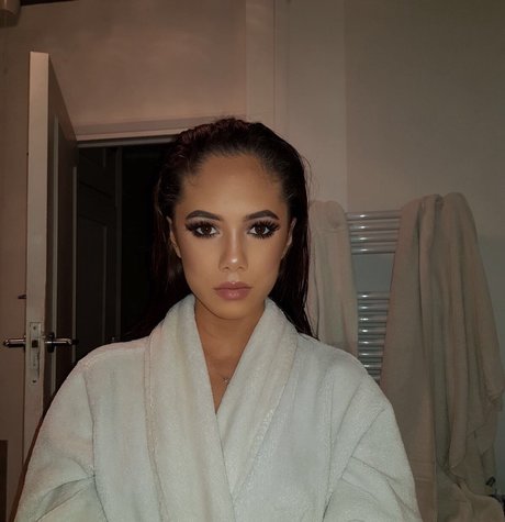 Saoirse Alicia Behzadi_ exclusive model img