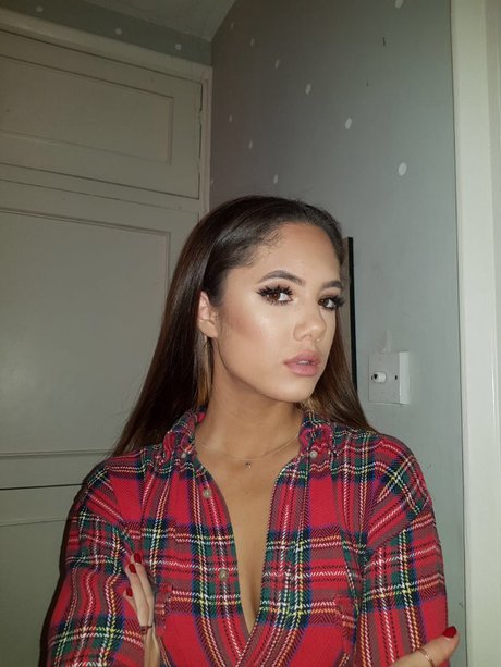 Saoirse Alicia Behzadi_ naked pornstar photos