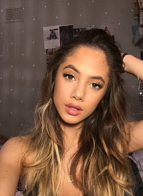 Saoirse Alicia Behzadi_ pretty actress pic