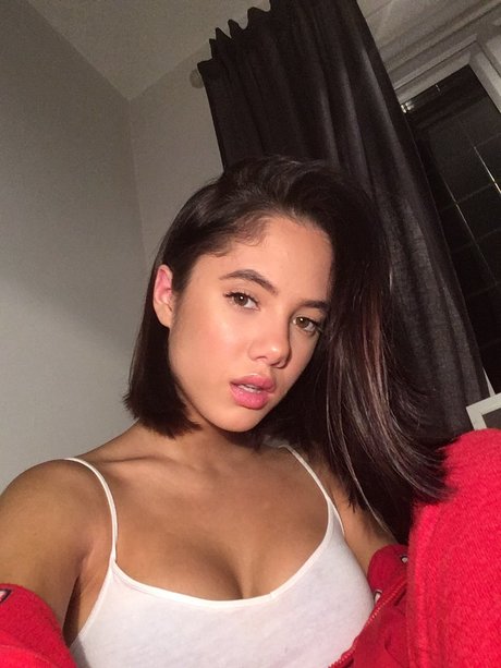 Saoirse Alicia Behzadi_ pornstar high quality img