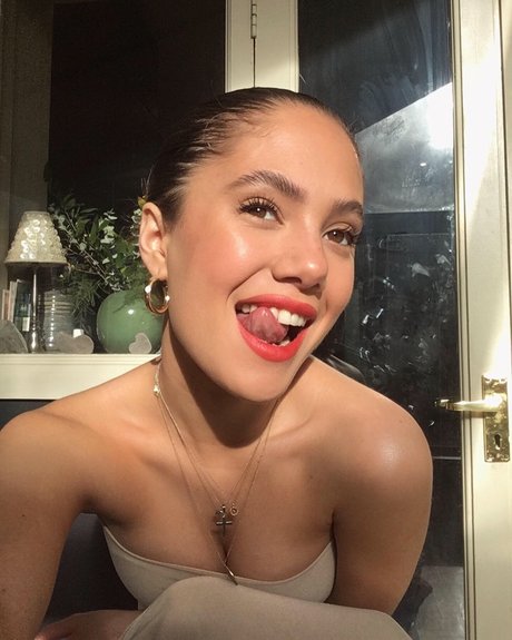 Saoirse Alicia Behzadi_ naked model galleries