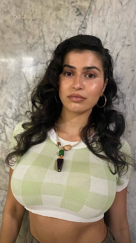 Taleen model pretty archive