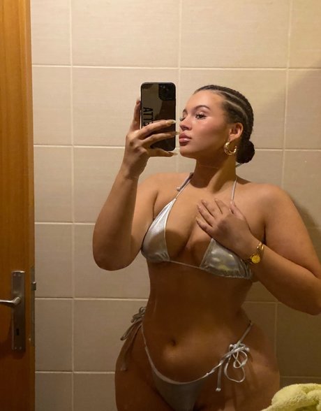 Valeria Vendetta model pornographic pics