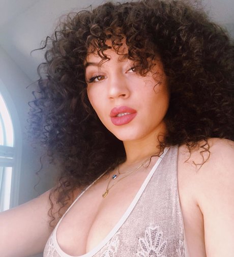 Valeria Vendetta sexy actress gallery