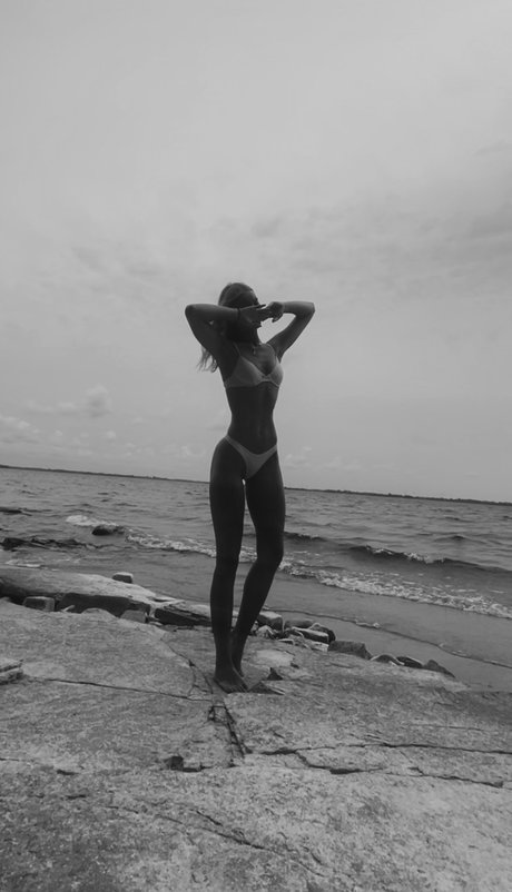 Anna Moores free star photo