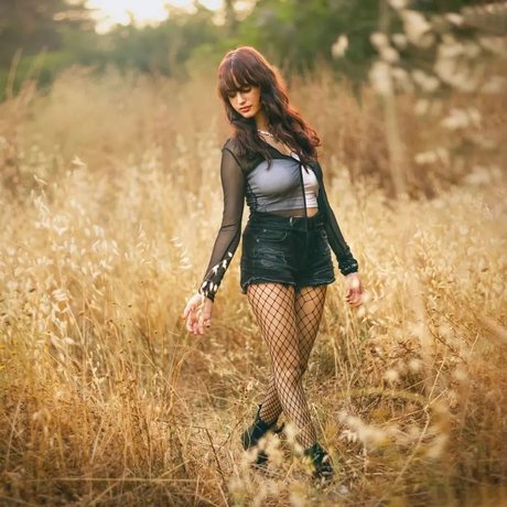 Linoy Tavore xxx model image