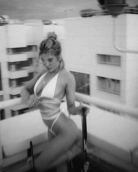 _Katerina Mironova model top picture