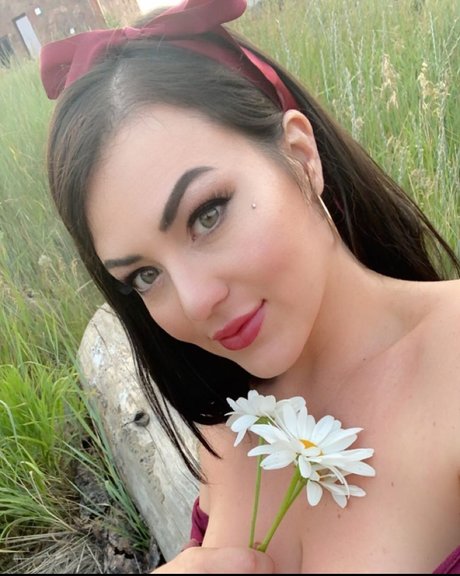 Luxie Zahra_ nude actress img