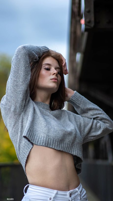 Anouk high quality model pic