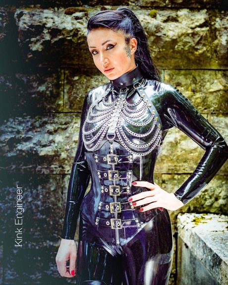 Inkedfleur_ pretty model picture