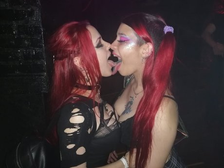 Niniah Wolfy model free picture