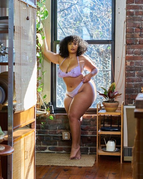 Scarlet Cas_ erotic actress archive