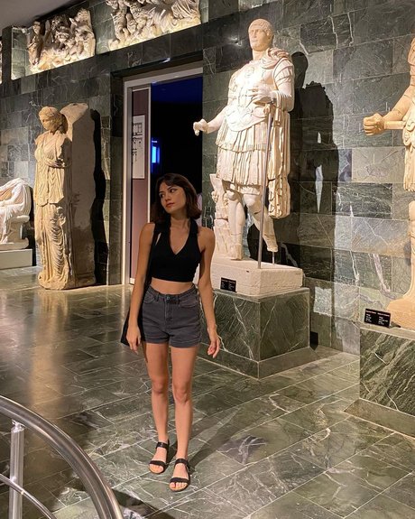 Subaronovv model beautiful image