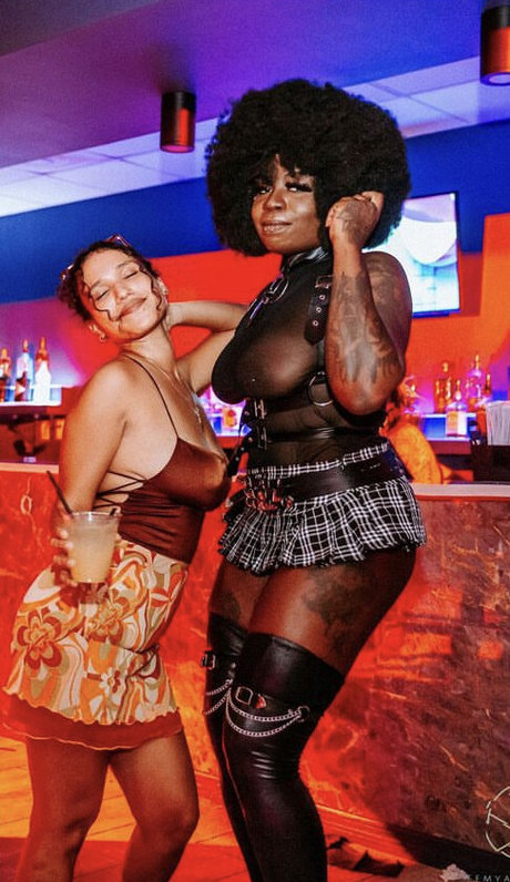 Gem Sapphir model free pic