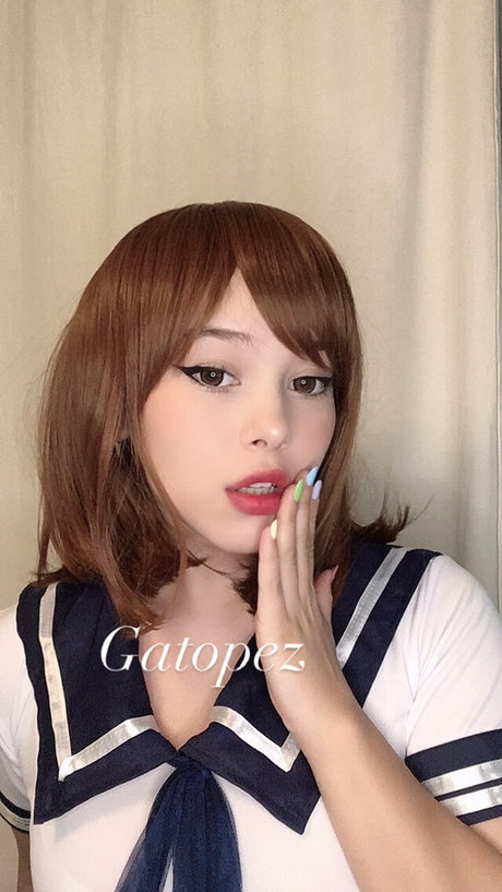 Gato Pez pretty model pics