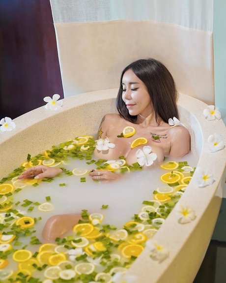 Leng Yein model high quality picture