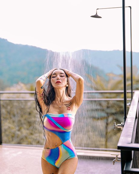 Leng Yein model naked galleries