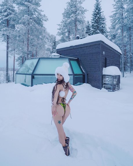 Leng Yein hd pornstar img