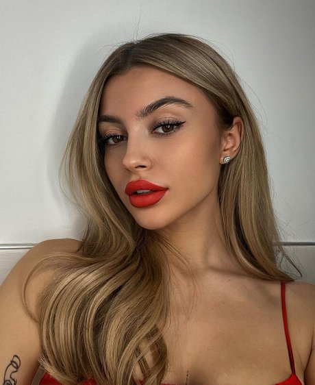 curvy girl next door onlyfans hot nude galleries