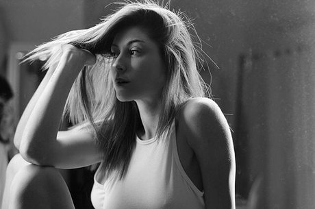 Miay Bar sexy actress gallery