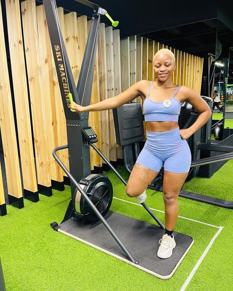 Sharon Gambu hot model photo