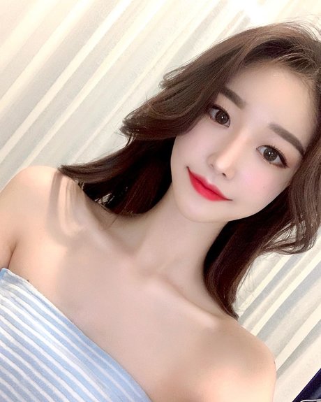 Vin Daily exclusive model archive