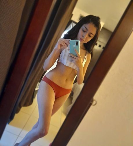 Alma Hernandez model images