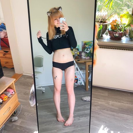 Lilsolle Chickpii naked star photos