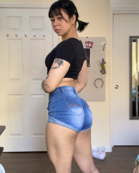 Tabi Lift nude pornstar pics