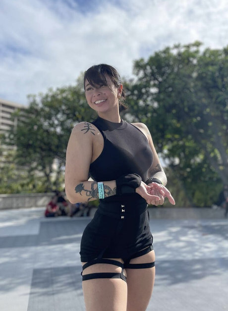 Tabi Lift naked model picture