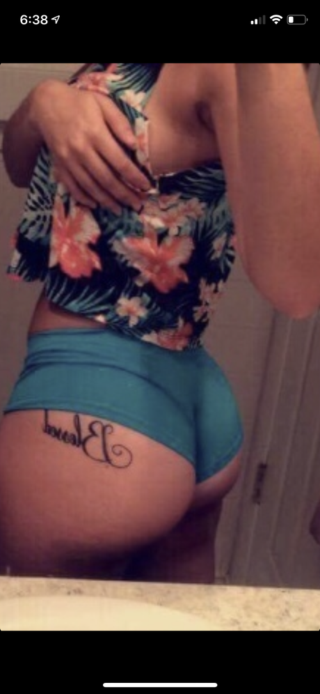 Ash Kash porn model pics