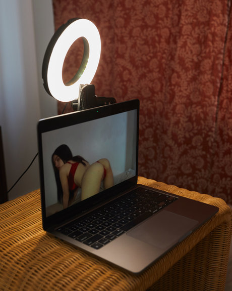 _Mariah Morvant model adult picture