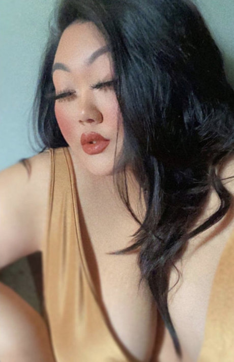 lesbian kissing onlyfans hot porn pic