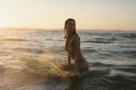 Nikki Hillier xxx model pics