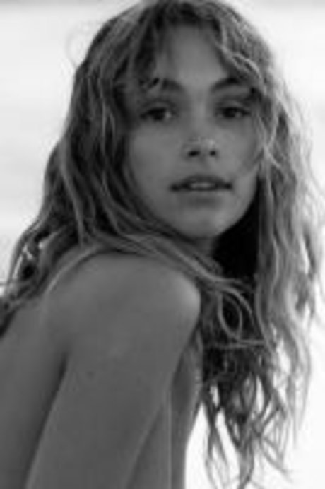 Nikki Hillier hd model gallery