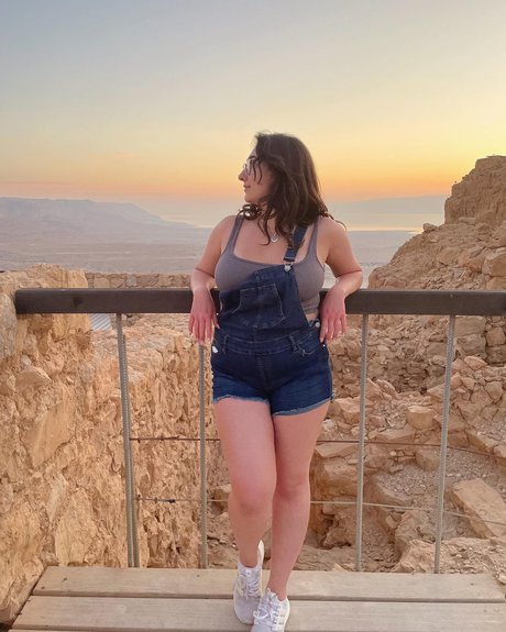 Queen Julia top model photos