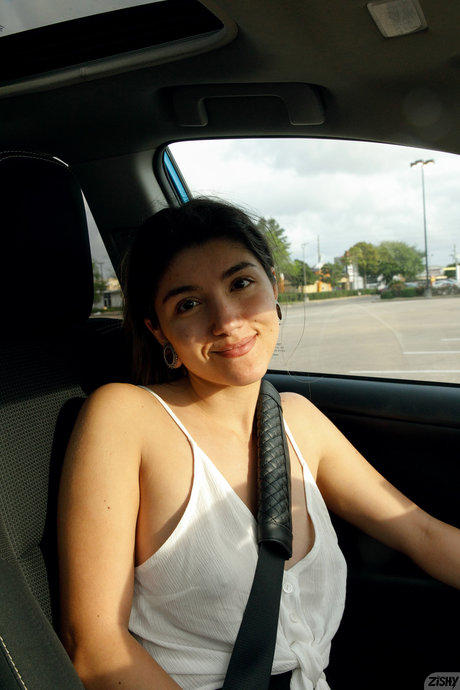 Adriene Macedo star hot gallery