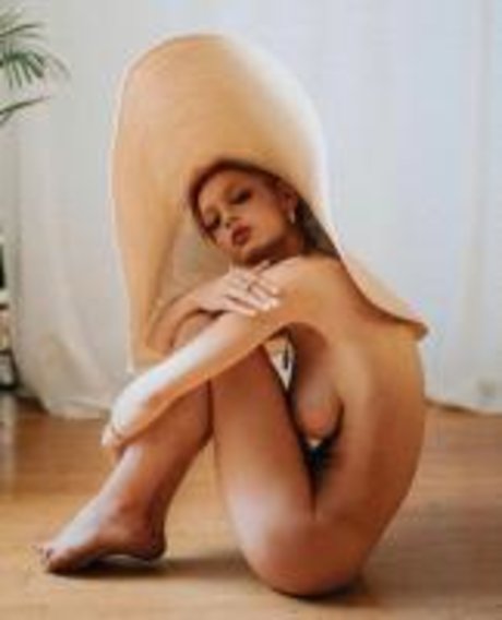 Roxane Eylaud_ nude pornstar photos