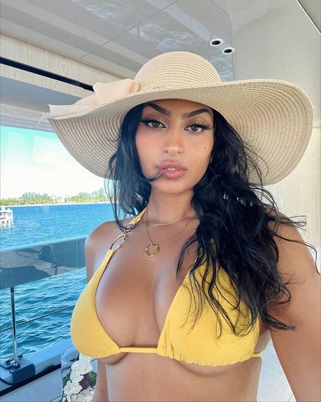 Shreya Arun_ perfect star images