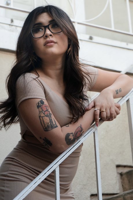 _Jydn lol pornographic model picture