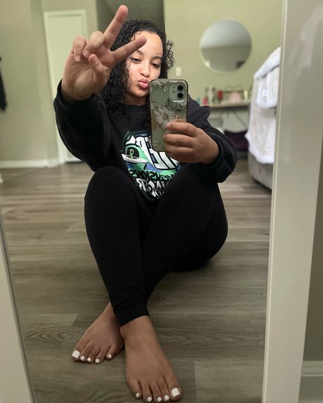 Falliie nude pornstar picture