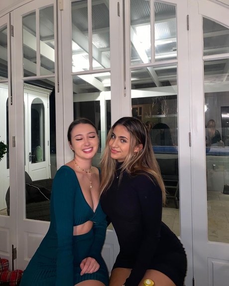 Issy Hecxo_ xxx model archive