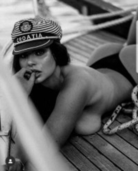 Lily Van Dyke star top archive