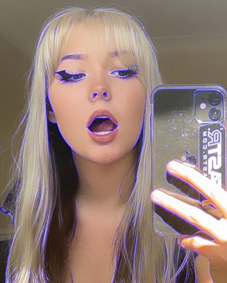 Millie Wild_ star art photos