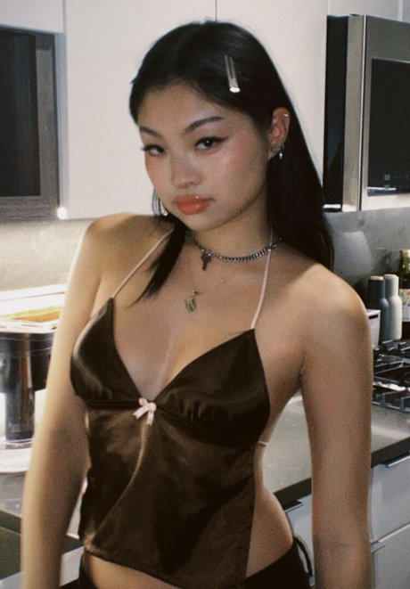 Alina Lin pornstar sexy pics