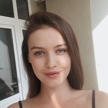 Fairlan model naked photos