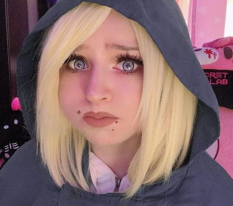 Shinuki art actress archive