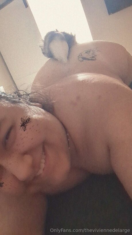 Theviviennedelarge sexy model gallery