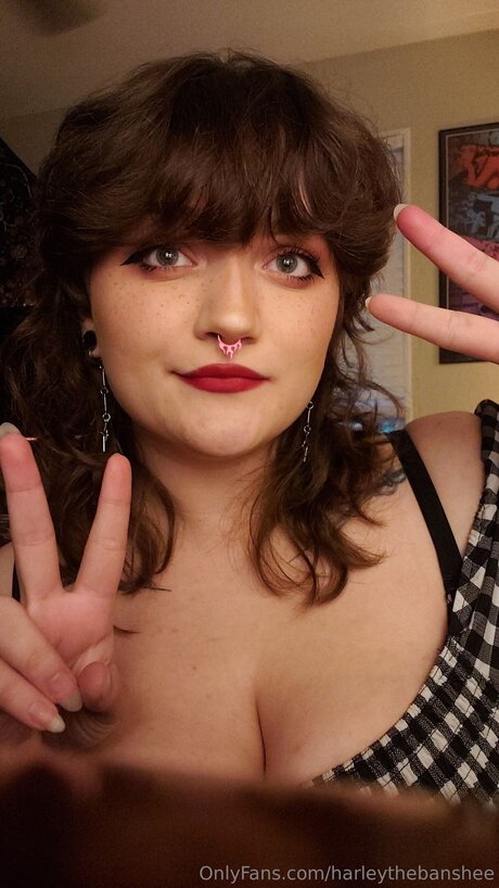 Harleythebanshee sex model img